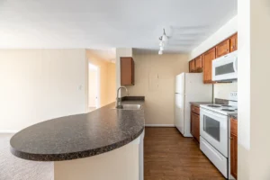 Oaks of Woodlawn apartments kitchen