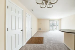 Oaks of Woodlawn apartments door to kitchen