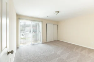 Oaks of Woodlawn apartments spare bedroom view