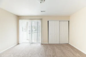 Oaks of Woodlawn apartments spare bedroom