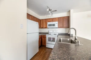 Oaks of Woodlawn apartments kitchen amenities