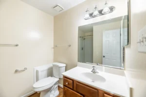Oaks of Woodlawn bathroom