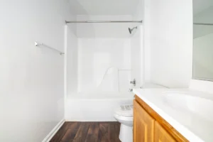 Stafford Lakes apartments shower