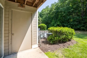 Stafford Lakes apartments porch