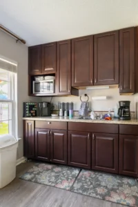 Stafford Lakes apartments microwave
